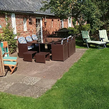 Semesterbostad In Mit Grossem Garten By Interhome *